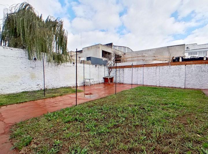Casa · 330m² · 4 Ambientes · 2 Cocheras