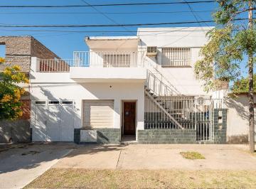 Casa · 239m² · 8 Ambientes · 2 Cocheras · Casa Venta/permuta 3 Dorm. Cochera Quincho