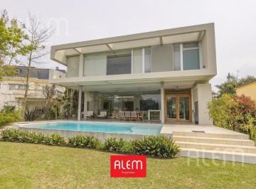 Casa · 300m² · 4 Dormitorios · Casa en Venta en El Ombu