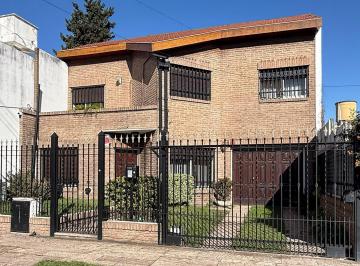 Casa · 195m² · 4 Ambientes · 2 Cocheras · Venta Casa 4 Ambientes Hurlingham Pileta