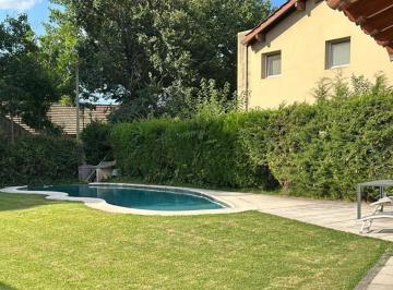Casa · 145m² · 4 Ambientes · 3 Cocheras · Casa en Venta en Una Planta Mapuche C. C.