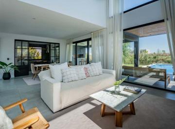 Casa · 270m² · 7 Ambientes · Venta de Casa en Costas - Puertos del Lago