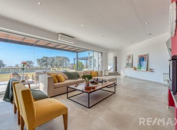 Casa · 265m² · 5 Ambientes · 2 Cocheras · Venta Casa 5 Amb La Macarena, Amoblada C/pileta