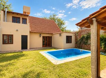 Casa · 172m² · 5 Ambientes · 1 Cochera · Venta Casa de 4 Dorm., Dorrego, Guaymallen