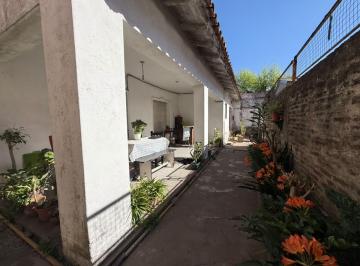 Casa · 170m² · 2 Ambientes · 2 Cocheras · Venta Lote Martillo, con Casa a Reciclar m. Grande