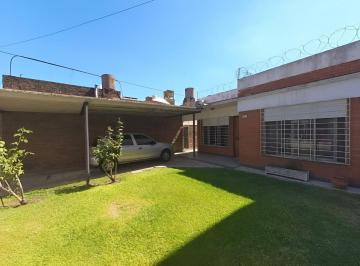 Casa · 80m² · 3 Ambientes · 1 Cochera · Casa Apto Credito 3amb. Coch y Jardin V Ballester