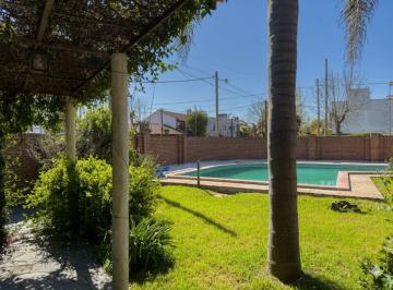 Casa · 230m² · 4 Ambientes · 2 Cocheras · Casa en Venta en Gonnet
