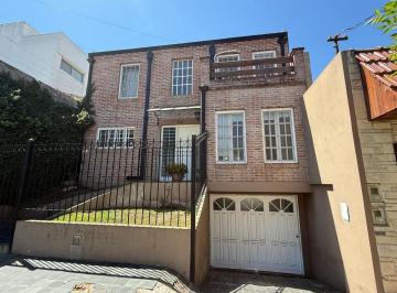 Casa · 147m² · 3 Ambientes · 1 Cochera · Venta Casa 4 Amb Cochera Bernal Apto Credito