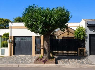 Casa · 149m² · 3 Ambientes · 2 Cocheras · Venta Casa 3 Ambientes con Cochera en Quilmes
