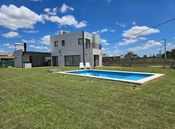 Casa · 105m² · 3 Ambientes · 2 Cocheras · Casa 2 Dorm., Jardin y Pileta. Ibarlucea