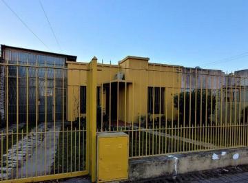 Casa · 90m² · 4 Ambientes · 1 Cochera · Casa en Venta Berazategui 4 Ambientes