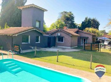 Casa · 150m² · 5 Ambientes · 1 Cochera · Casa en Venta en Barrio El Trébol con Pileta