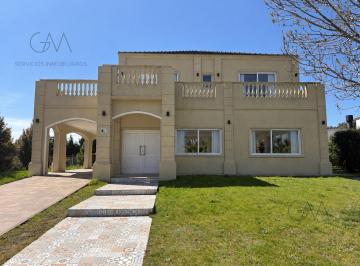 Casa · 330m² · 6 Ambientes · 2 Cocheras · Casa en Venta – Arenas del Sur