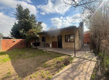 Casa · 106m² · 3 Ambientes · 1 Cochera · Venta 2 Casas + Local Apto Credito Castelar