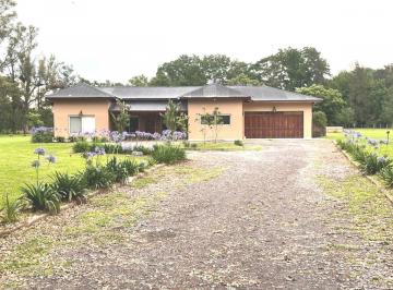 Casa · 306m² · 3 Ambientes · 2 Cocheras · Venta Casa 306 m² con Pileta en Lote de 14.000 m²