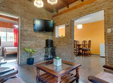 Casa · 90m² · 4 Ambientes · 2 Cocheras · Casa en Venta City Bell 3 Dorm.