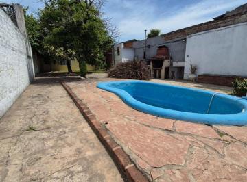 Casa · 201m² · 3 Ambientes · 1 Cochera · Casa 3 Amb Parque, Quincho, Piscina. Lanús Este