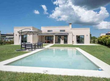 Casa · 195m² · 5 Ambientes · 2 Cocheras · Casa en Haras Santa Maria - Barrio Los Molinos