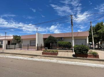 Casa · 187m² · 5 Ambientes · 1 Cochera · Casa en Eduardo Castex, S/ Malvinas Argentinas 121