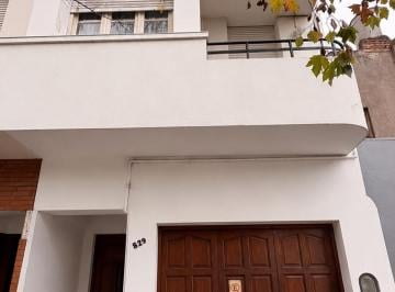 Casa · 185m² · 10 Ambientes · 1 Cochera · Casa en Av San Martin N° 829 E/ 17 y 19