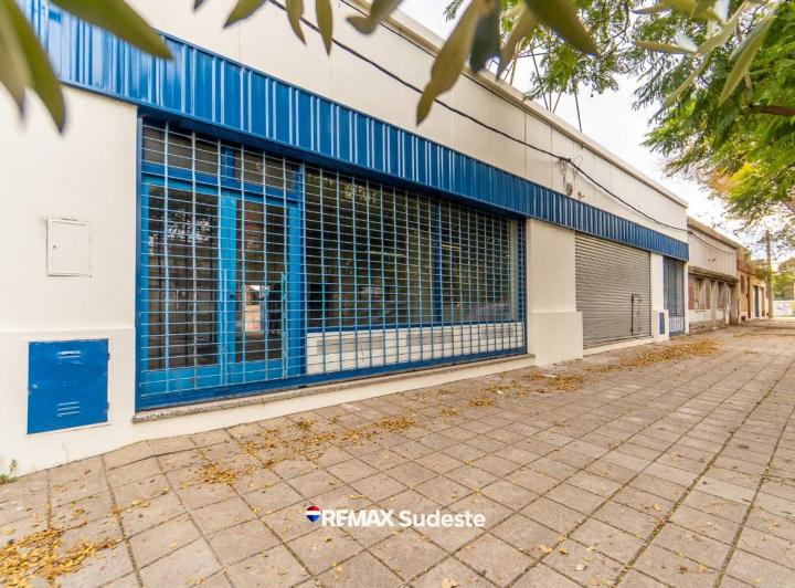 Local comercial · 400m² · 8 Cocheras