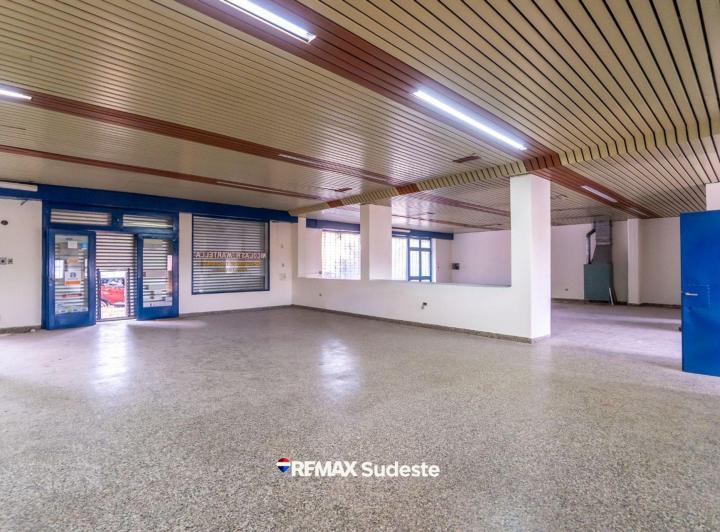 Local comercial · 400m² · 8 Cocheras