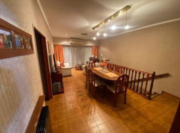 PH · 102m² · 4 Ambientes · 1 Cochera · Venta de PH Tipo Casa en Isidro Casanova