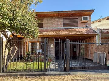 Casa · 248m² · 5 Ambientes · 1 Cochera · Vende Casa 5 Amb/a. Credito/permuta/multifamilia
