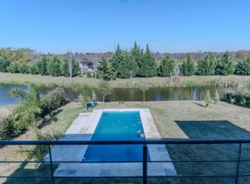 Casa · 192m² · 5 Ambientes · 1 Cochera · Venta Casa 5 Amb El Canton con Espejo de Agua
