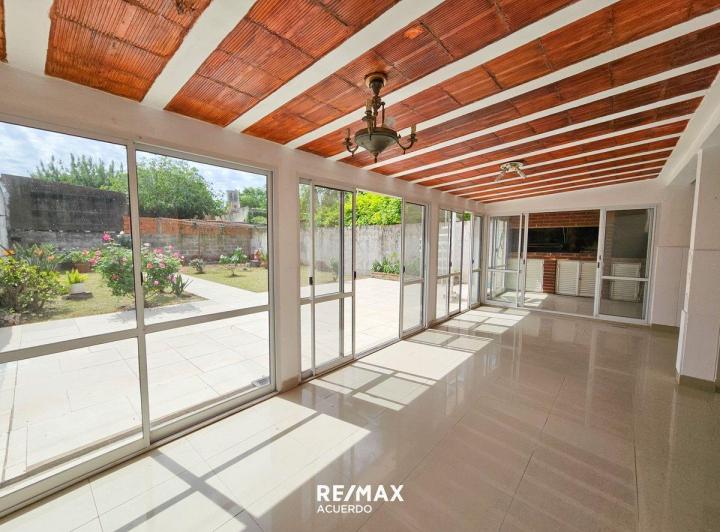 Casa · 149m² · 2 Ambientes · 2 Cocheras