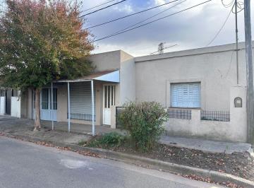 Casa · 120m² · 3 Ambientes · 1 Cochera · Venta Casa General Rojo Amplio Terreno