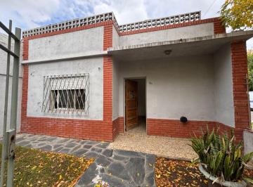 Casa · 135m² · 5 Ambientes · 1 Cochera · Venta Casa Multifamiliar Cochera Villa Tesei