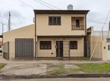 Casa · 150m² · 4 Ambientes · 1 Cochera · Venta Casa 4amb Quicho Jardin 2 Locales Hurlingham