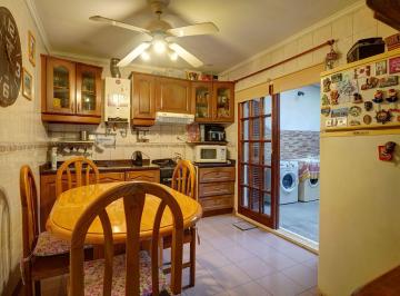 PH · 70m² · 3 Ambientes · 1 Cochera · Venta PH 3 Amb Parque Avellaneda Frente Garage