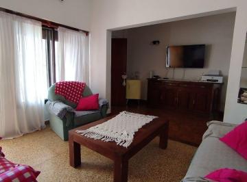 Casa · 119m² · 4 Ambientes · 1 Cochera · Venta Casa 4 Ambientes Moron Permuta Apta Credito