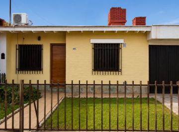 Casa · 147m² · 5 Ambientes · 3 Cocheras · Venta de Casa en Barrio Santa Ana, Guaymallén