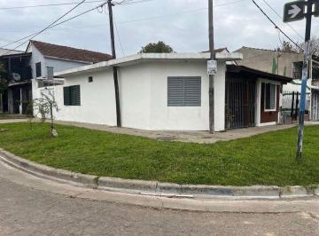 PH · 65m² · 4 Ambientes · 1 Cochera · Casa en Venta La Plata PH Frente 2 Dorm.