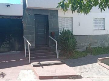Casa · 217m² · 6 Ambientes · Propiedad en Venta: Casa + Departamento San Luis