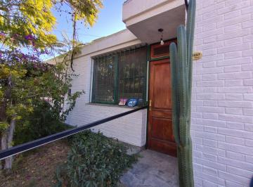 Casa · 135m² · 4 Ambientes · 2 Cocheras · Se Vende Casa en Godoy Cruz, Mendoza