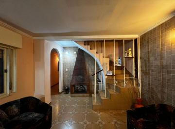 Casa · 170m² · 4 Ambientes · 2 Cocheras · Casa Apta Credito con Patio, Terraza y Cochera