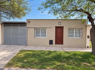 Casa · 150m² · 4 Ambientes · 1 Cochera · Hermosa Propiedad en Barrio Cerrado, Apta Credito
