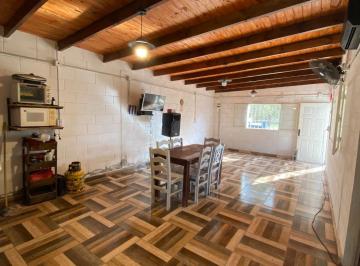 Casa · 78m² · 3 Ambientes · 1 Cochera · Vende Permuta Casa 2 Dorm con Pileta Los Molinos!