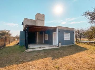 Casa · 78m² · 3 Ambientes · 1 Cochera · Vende Permuta Casa 2 Dorm con Pileta Los Molinos!