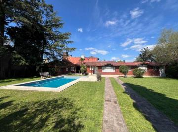 Casa · 141m² · 3 Ambientes · 3 Cocheras · Casa Quinta Quincho Barrio Montecarlo, del Viso