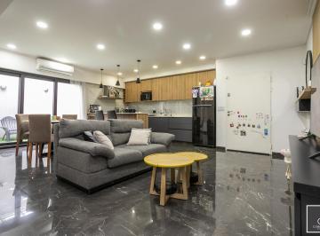 Casa · 170m² · 4 Ambientes · 2 Cocheras · Casa en Lomas del Mirador