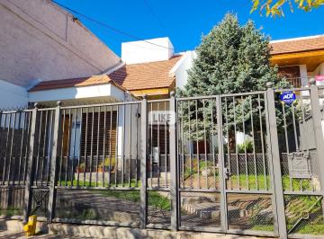 Casa · 380m² · 5 Ambientes · 3 Cocheras · Santa Genoveva, Islas Malvinas 1400