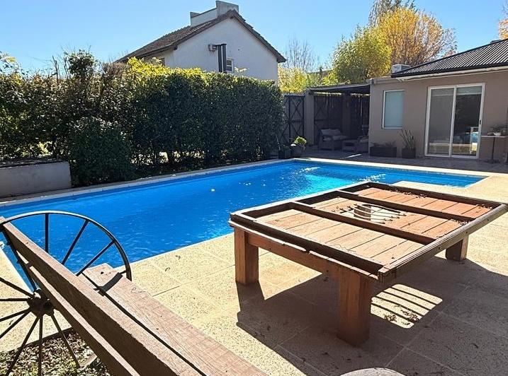 Casa · 140m² · 7 Ambientes · 2 Cocheras