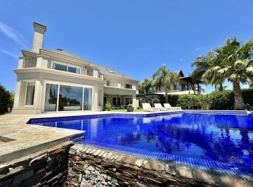a · Casa en Los Castores