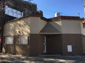 Casa · 80m² · 2 Dormitorios · 1 Cochera · Casa Al Frente