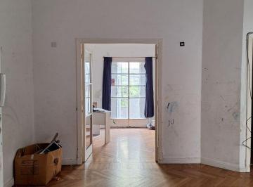 Departamento de 3 ambientes, San Telmo · Departamento Antiguo en Esquina – 60 m² con Balcón – Bajas Expensas